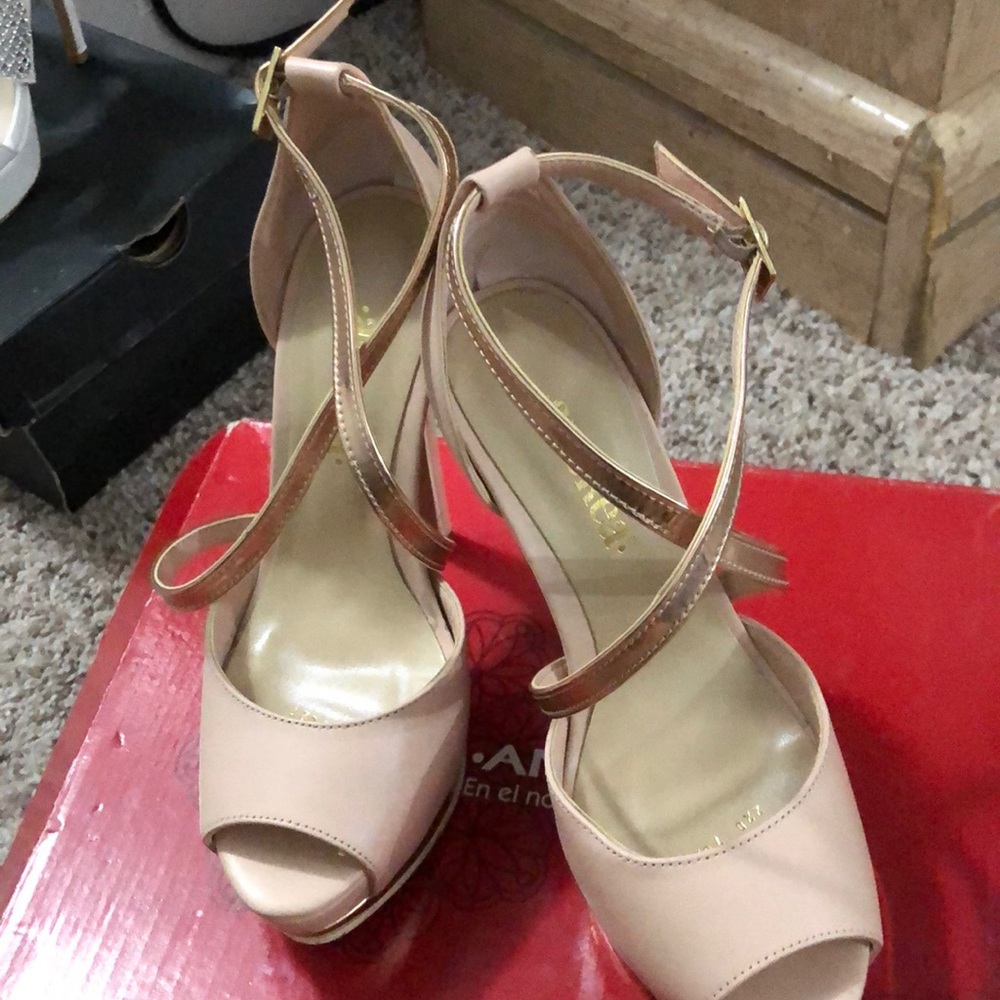 Heels - Picture 2 of 3